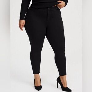 Torrid Black Women's skinny ankle pant size  16R